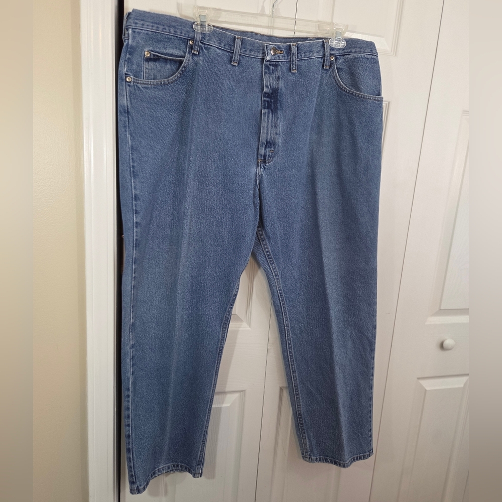 Mens Wrangler Relaxed Fit Straight Leg Jeans - Picture 2 of 11